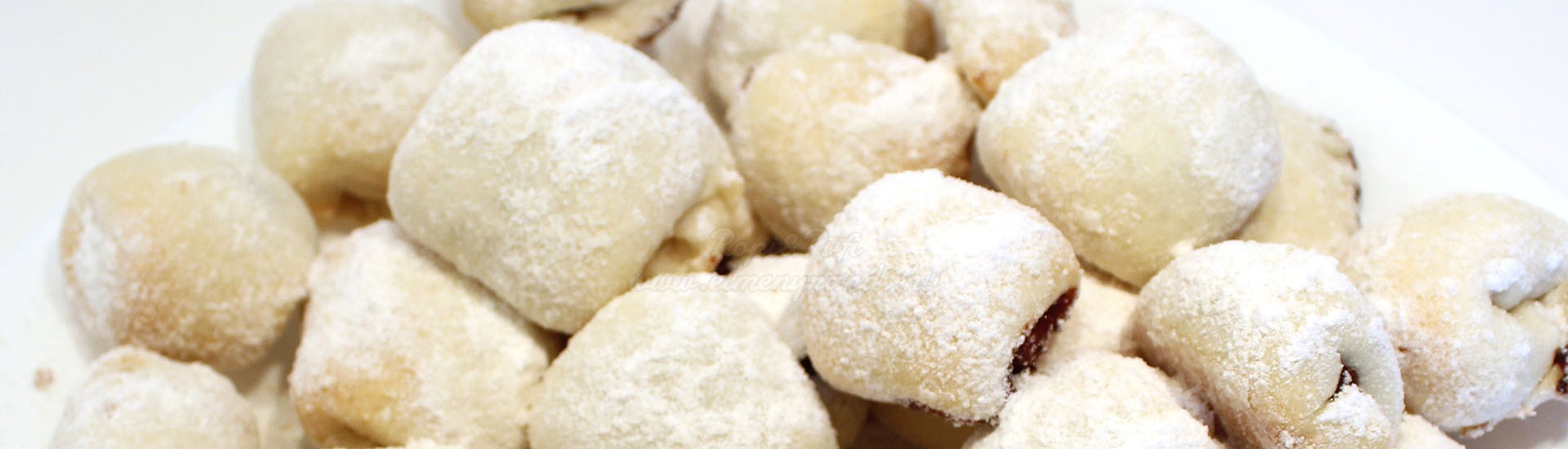 Hókifli szilvalekvárral töltve