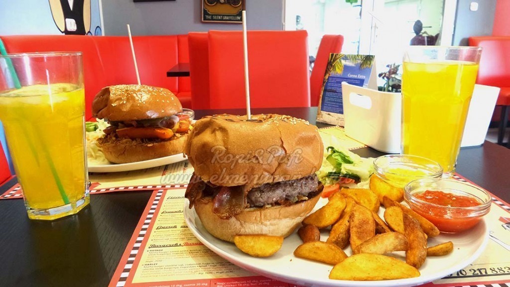 Gigamachine Diner